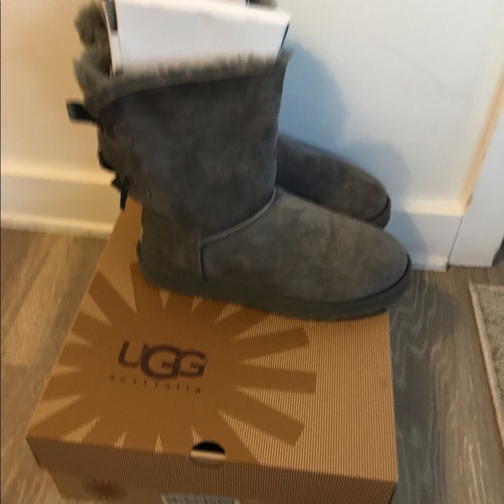 Ugg Gray Shoes with bow at the back Size 10 $150 - Picture 4 of 11